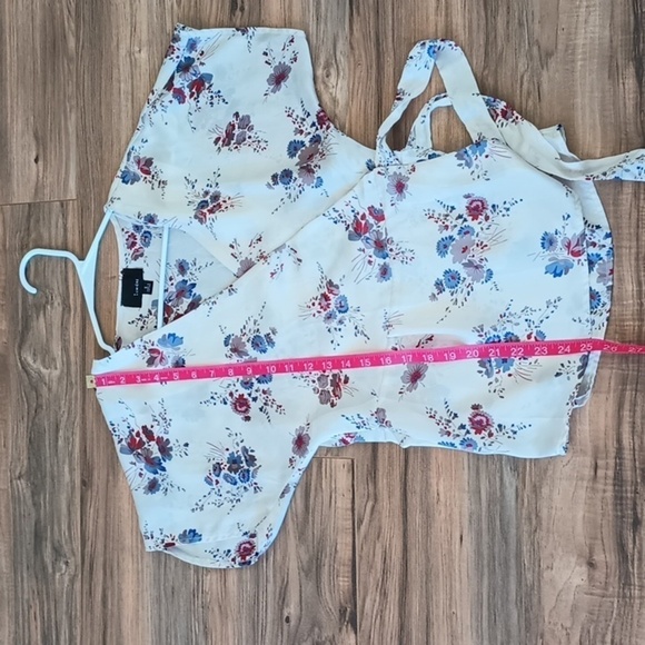 Lumiere floral wrap blouse in cream blue and red size S - Picture 10 of 10